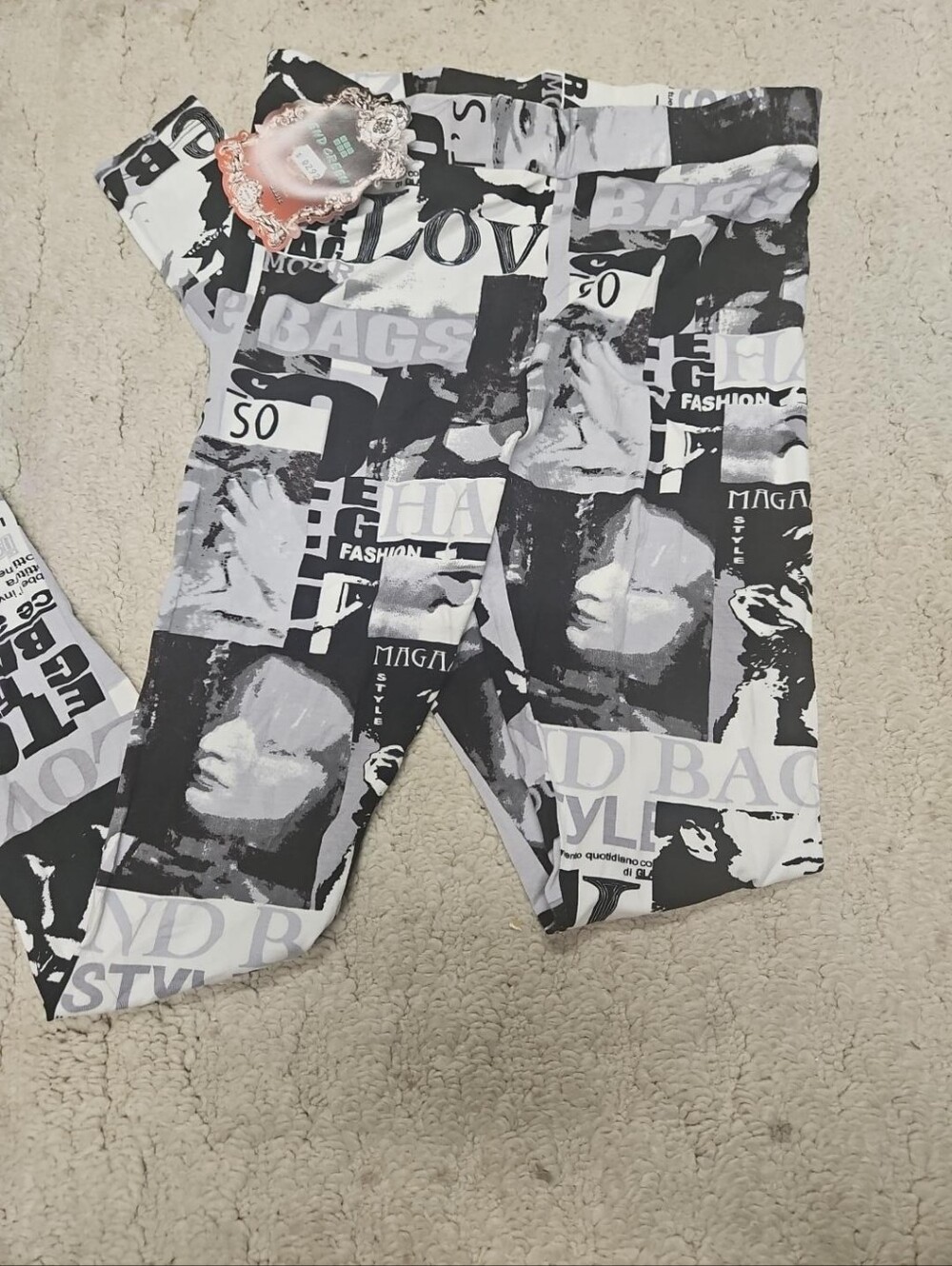 3/$30 Graphic Print Leggings Size Small Runs Like XS Black White Stretch Pullon